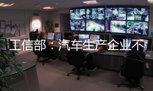 随后冲向右侧山体发生侧翻